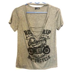 Urban Episode Cali Retro Moto vneck T